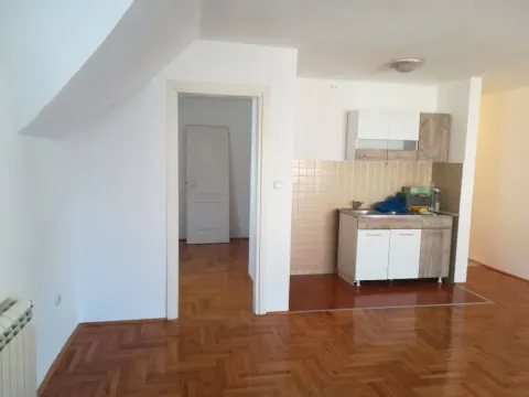 Izdavanje, stan, 38m², Zemun Gornji Grad, Zemun Sve Podlokacije - image 4