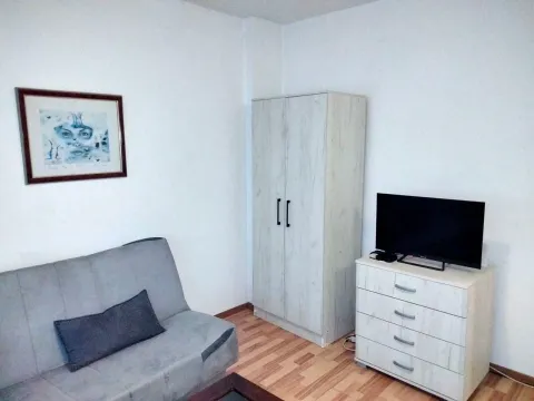 Izdavanje, jednosoban stan, 30m², Pejton, Podgorica - image 2