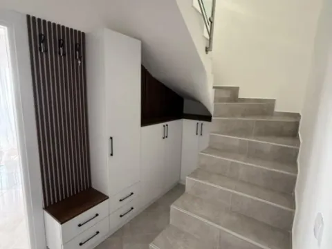 Izdavanje, trosoban stan, 96m², Šušanj, Bar - image 8