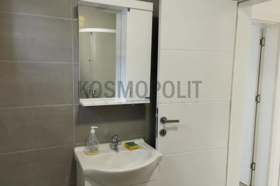 Prodaja, trosoban stan, 57m², Zemun Sve Podlokacije, Beograd