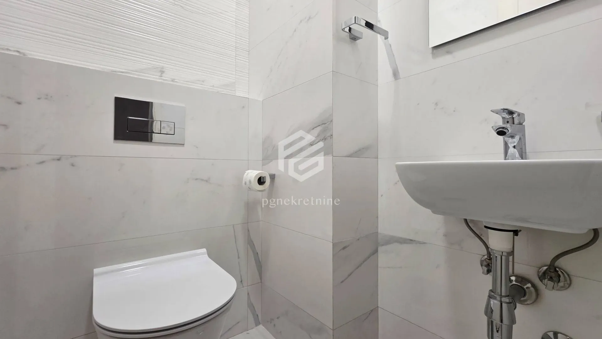Izdavanje, dvosoban stan, 71m², Central Point, Podgorica