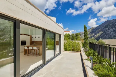 Prodaja, kuća, 479m², Prčanj, Kotor - image 9