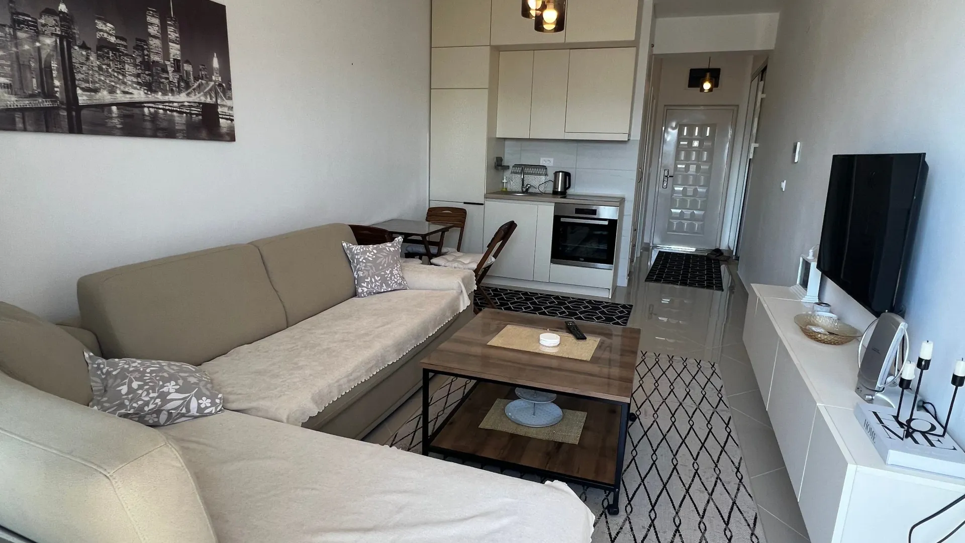 Izdavanje, garsonjera, 30m², Centar, Bar