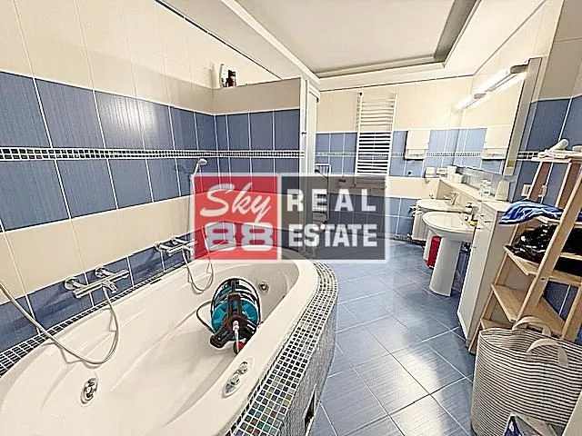 Izdavanje, stan, 415m², Vračar Sve Podlokacije, Beograd