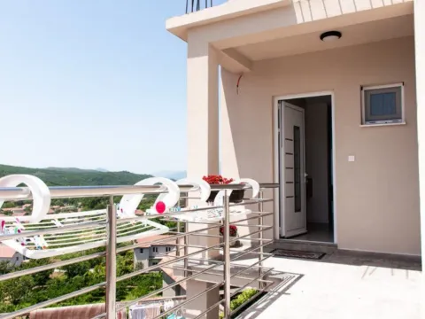 Izdavanje, dvosoban stan, 60m², Radanovići, Kotor - image 12