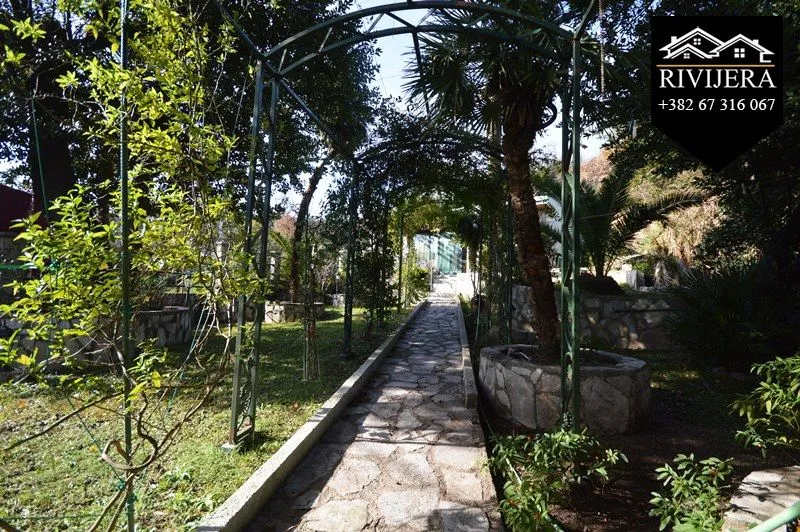 Prodaja, kuća, 130m², Kamenari, Herceg Novi