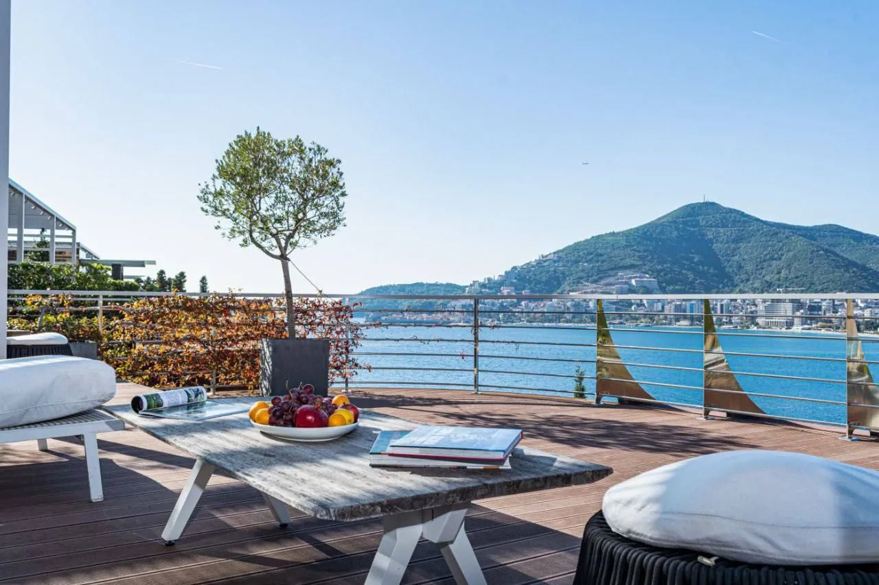 Prodaja, trosoban stan, 255m², Dukley Gardens, Budva