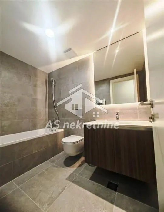 Izdavanje, četvorosoban stan, 120m², Savski Venac, Beograd