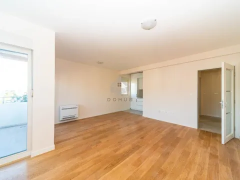 Izdavanje, dvosoban stan, 70m², Central Point, Podgorica - image 2