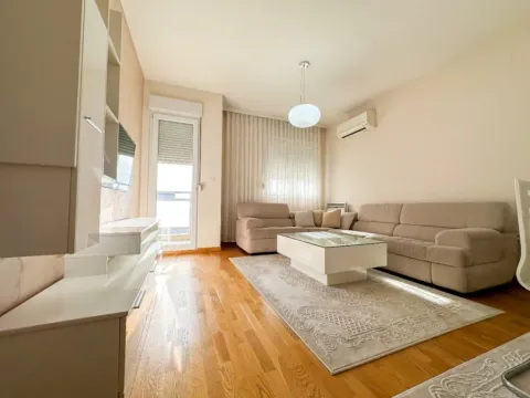 Prodaja, dvosoban stan, 63m², City Kvart, Podgorica - image 1