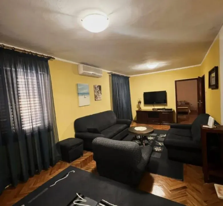 Sale, three bedroom apartment, 105m², Sutomore, Bar