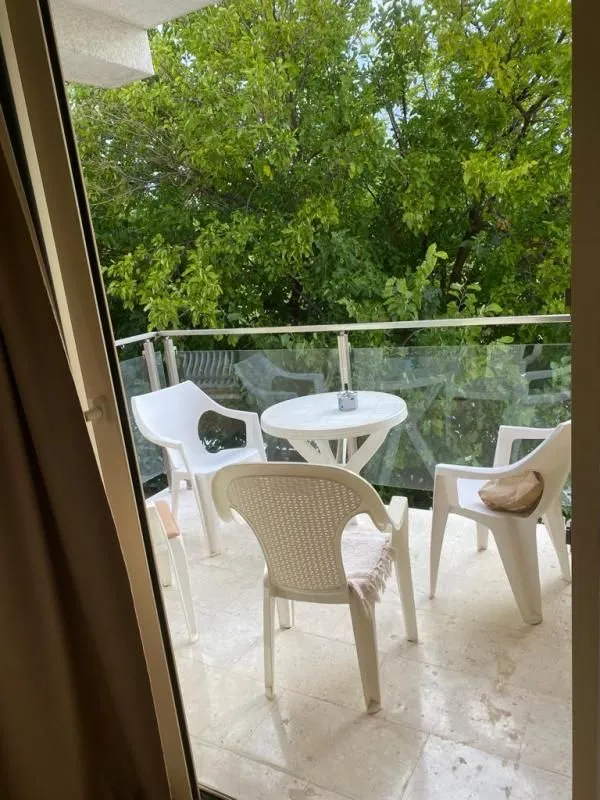 Izdavanje, jednosoban stan, 49m², Šušanj, Bar