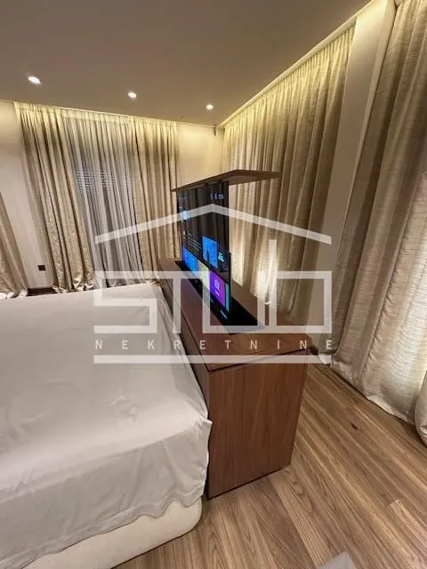 Rent, apartment, 350m², Južni Bulevar, Vračar Sve Podlokacije
