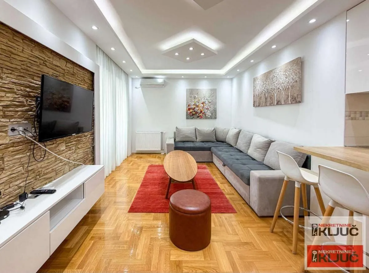 Izdavanje, jednosoban stan, 46m², Bulevar Oslobodjenja, Novi Sad Sve Podlokacije