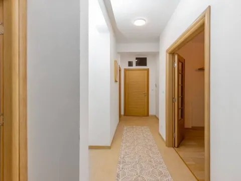 Rent, three bedroom apartment, 110m², Pržno, Budva - image 10