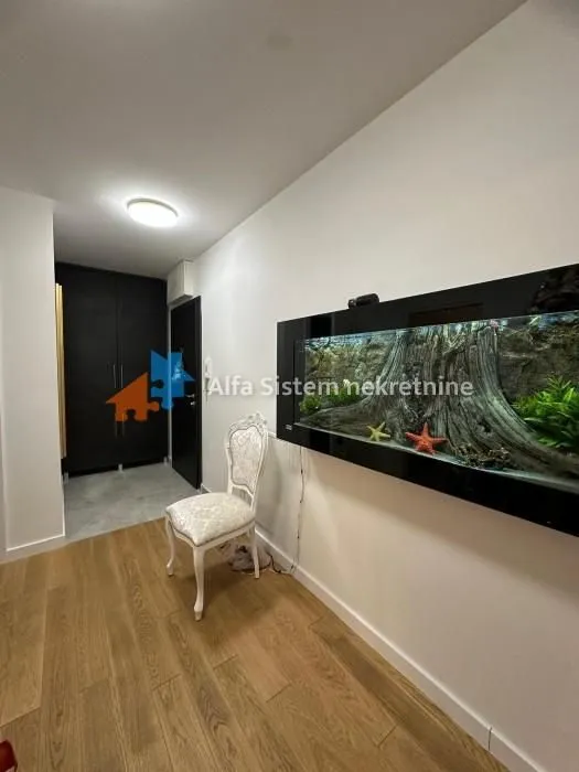 Izdavanje, trosoban stan, 90m², Čubura, Beograd