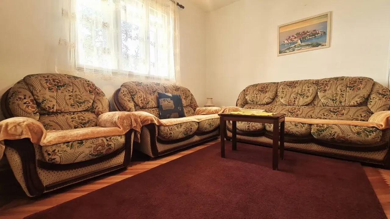 Izdavanje, dvosoban stan, 60m², Tološi, Podgorica