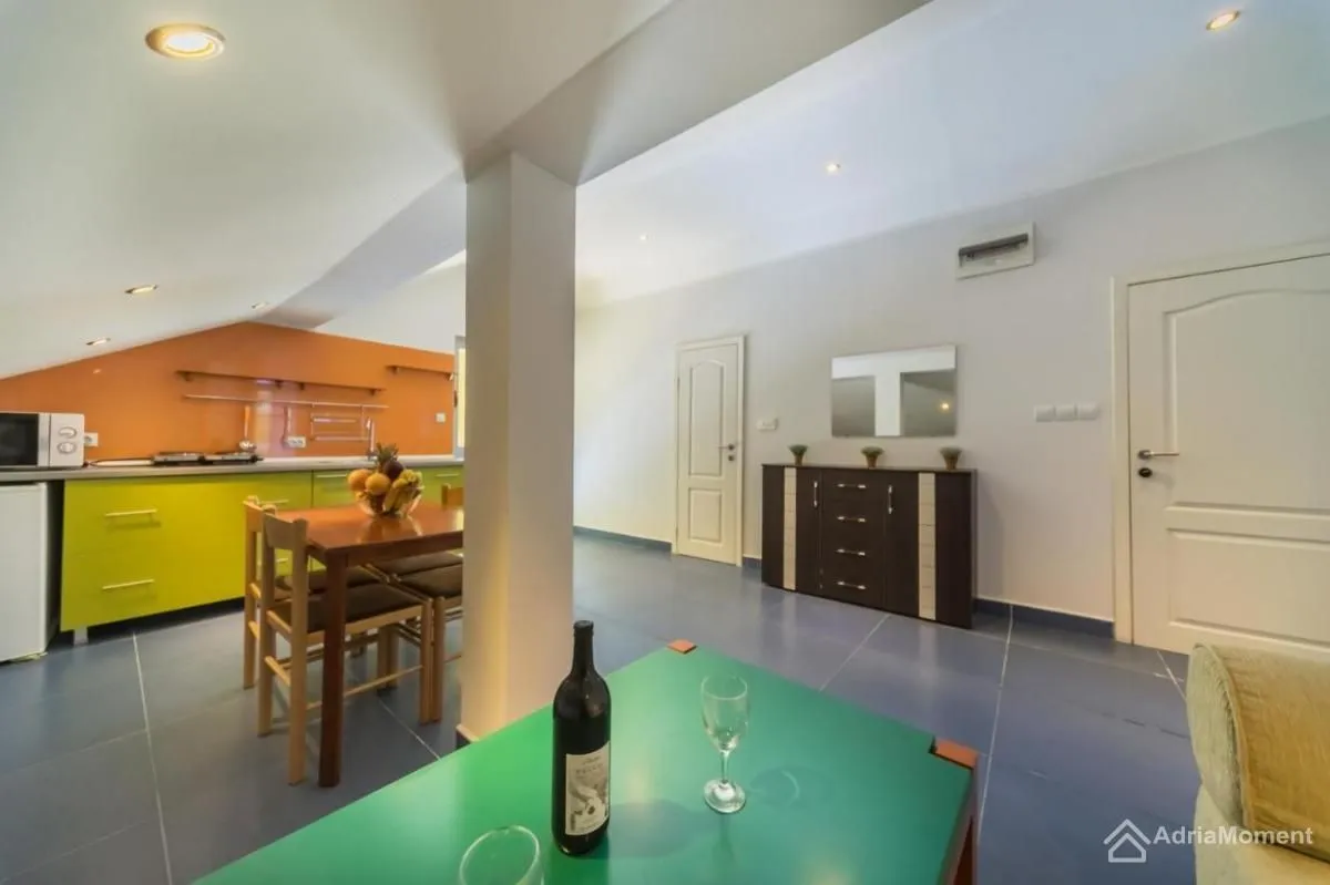 Sale, house, 220m², Đuraševići, Tivat