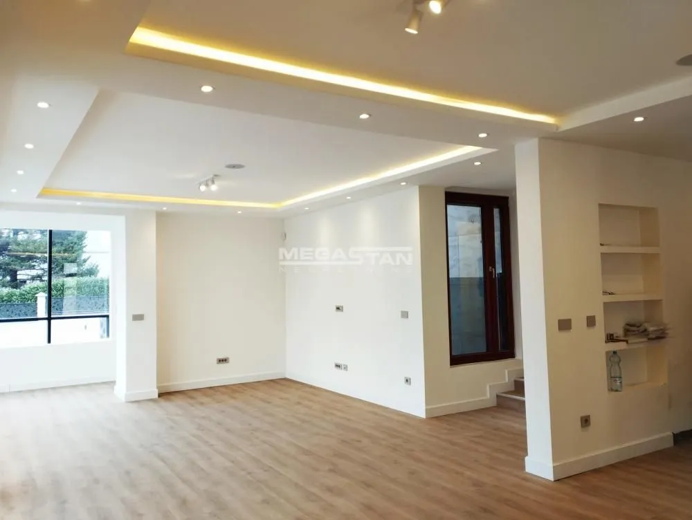 Rent, four bedroom apartment, 156m², Savski Venac, Beograd