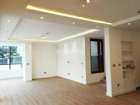 Rent, four bedroom apartment, 156m², Savski Venac, Beograd - image 2