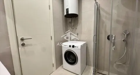 Kupatilo sa tuš kabinom, veš mašinom i bojlerom. - image 18
