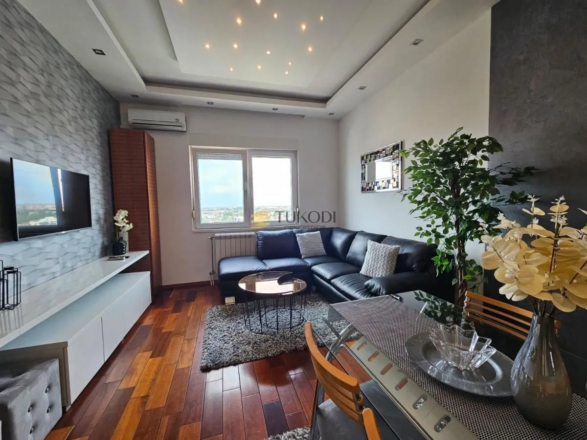 Izdavanje, dvosoban stan, 54m², Bulevar Evrope, Novi Sad Sve Podlokacije