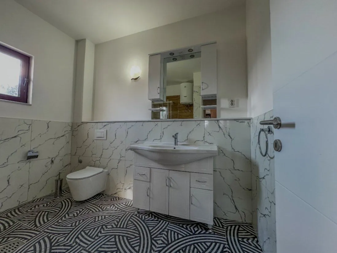 Prodaja, kuća, 343m², Obala Morače, Podgorica