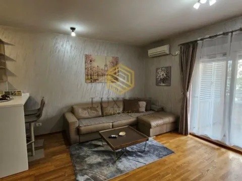 Izdavanje, jednosoban stan, 51m², City Kvart, Podgorica - image 1