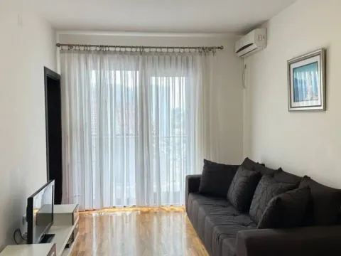 Izdavanje, jednosoban stan, 48m², Bečići, Budva