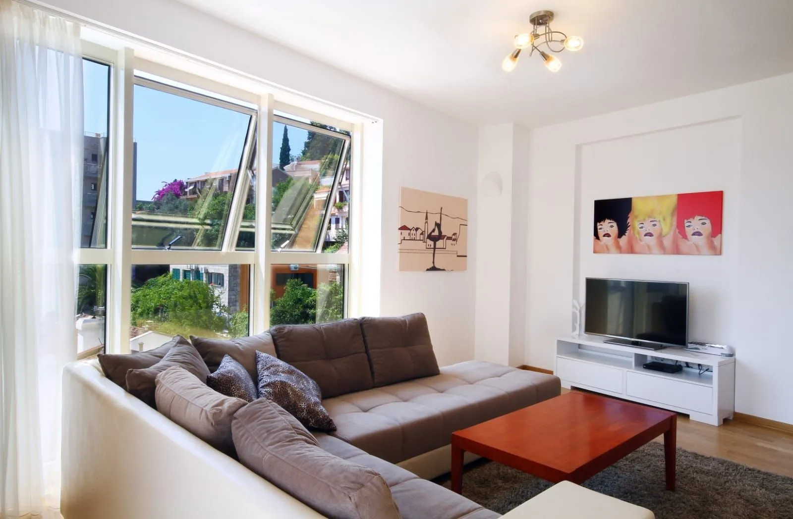 Rent, two bedroom apartment, 75m², Centar, Budva