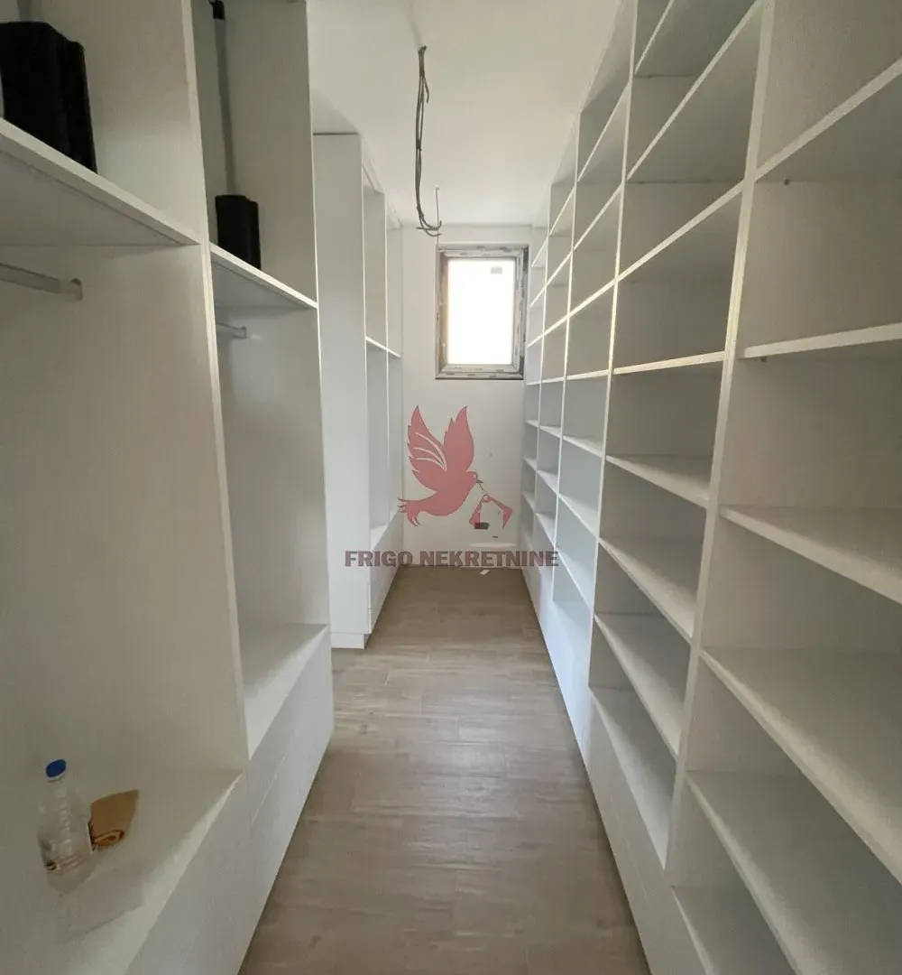 Prodaja, kuća, 280m², Dedinje (Mladenovac), Mladenovac