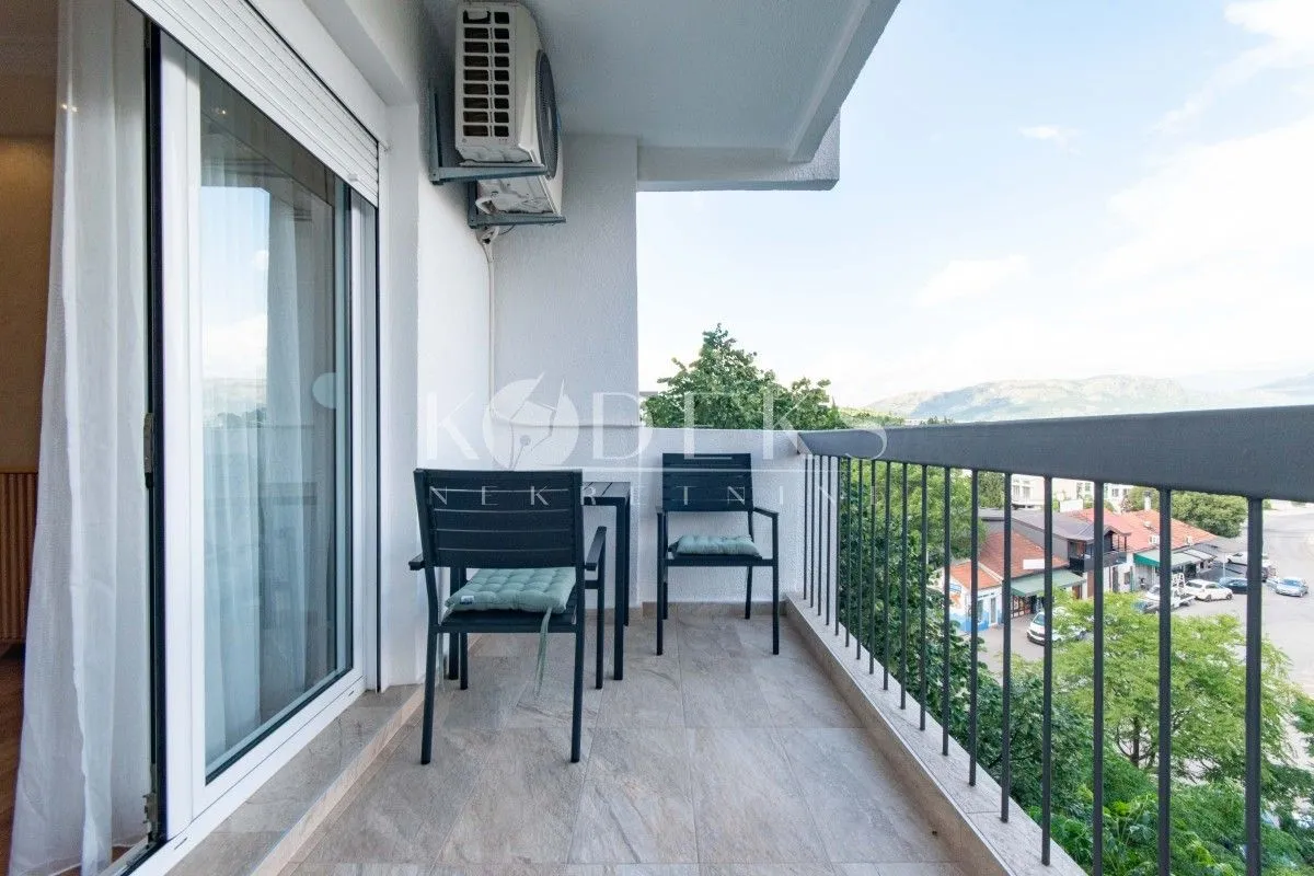 Izdavanje, dvosoban stan, 76m², Centar, Podgorica