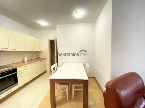 Kitchen with dining area and fitted units. - image 3