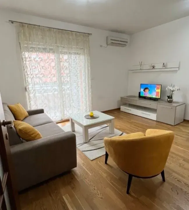 Izdavanje, jednosoban stan, 51m², City Kvart, Podgorica