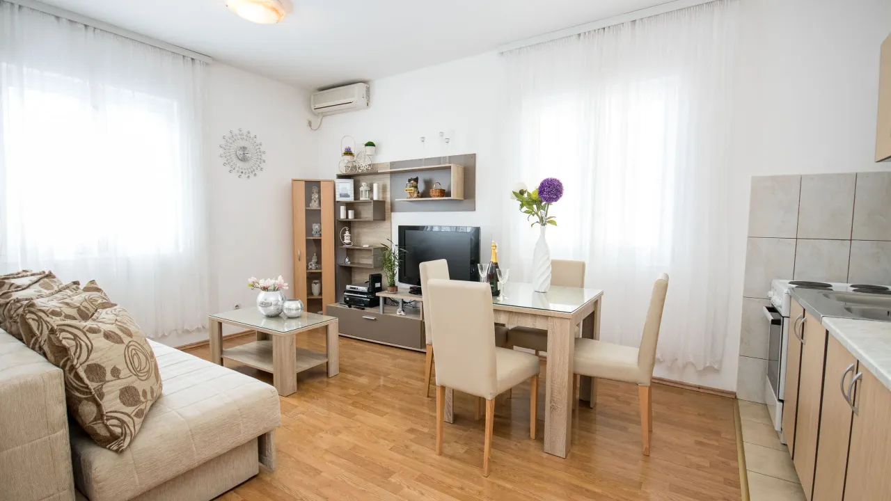 Daily-rent, one bedroom apartment, 50m², Centar, Bar