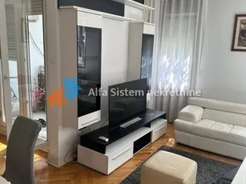 Rent, four bedroom apartment, 100m², Kalenić Pijaca, Vračar Sve Podlokacije