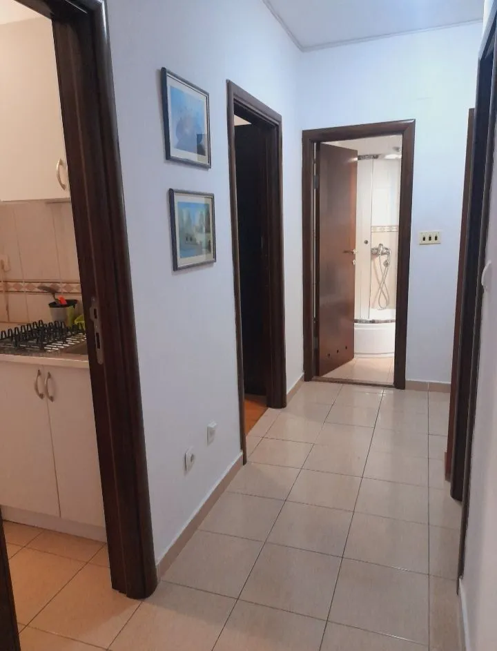 Izdavanje, dvosoban stan, 46m², Momišići, Podgorica