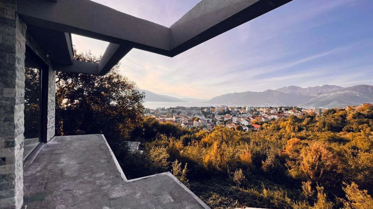 Prodaja, kuća, 230m², Kalimanj, Tivat