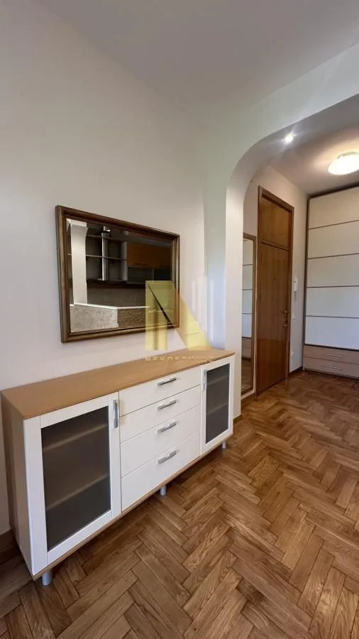 Izdavanje, dvosoban stan, 64m², Centar, Novi Sad