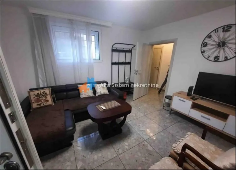 Izdavanje, trosoban stan, 70m², Kosančićev Venac, Beograd