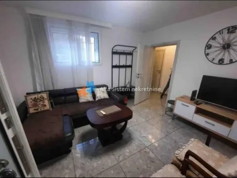 Izdavanje, trosoban stan, 70m², Kosančićev Venac, Beograd - image 1