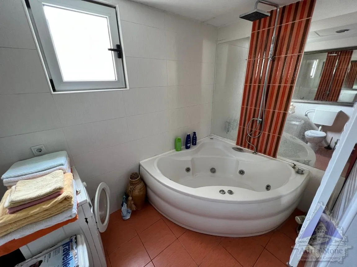 Sale, three bedroom apartment, 95m², Lazi, Budva