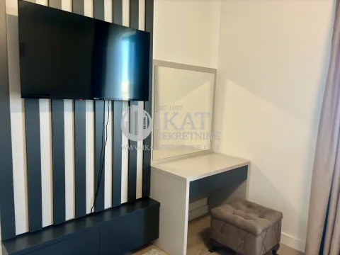 Izdavanje, trosoban stan, 85m², Savski Venac, Beograd - image 4