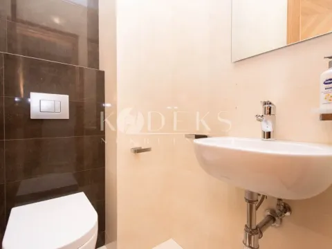 Izdavanje, dvosoban stan, 74m², Centar, Podgorica - image 11