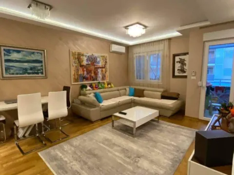 Izdavanje, dvosoban stan, 94m², City Kvart, Podgorica - image 11