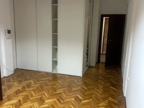 Izdavanje, garsonjera, 36m², Centar, Podgorica - image 10