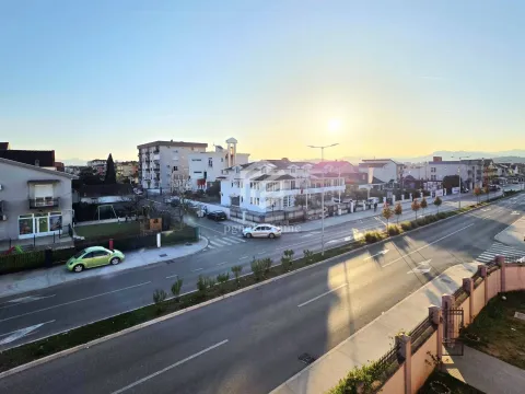 Izdavanje, dvosoban stan, 76m², Stari Aerodrom, Podgorica - image 11