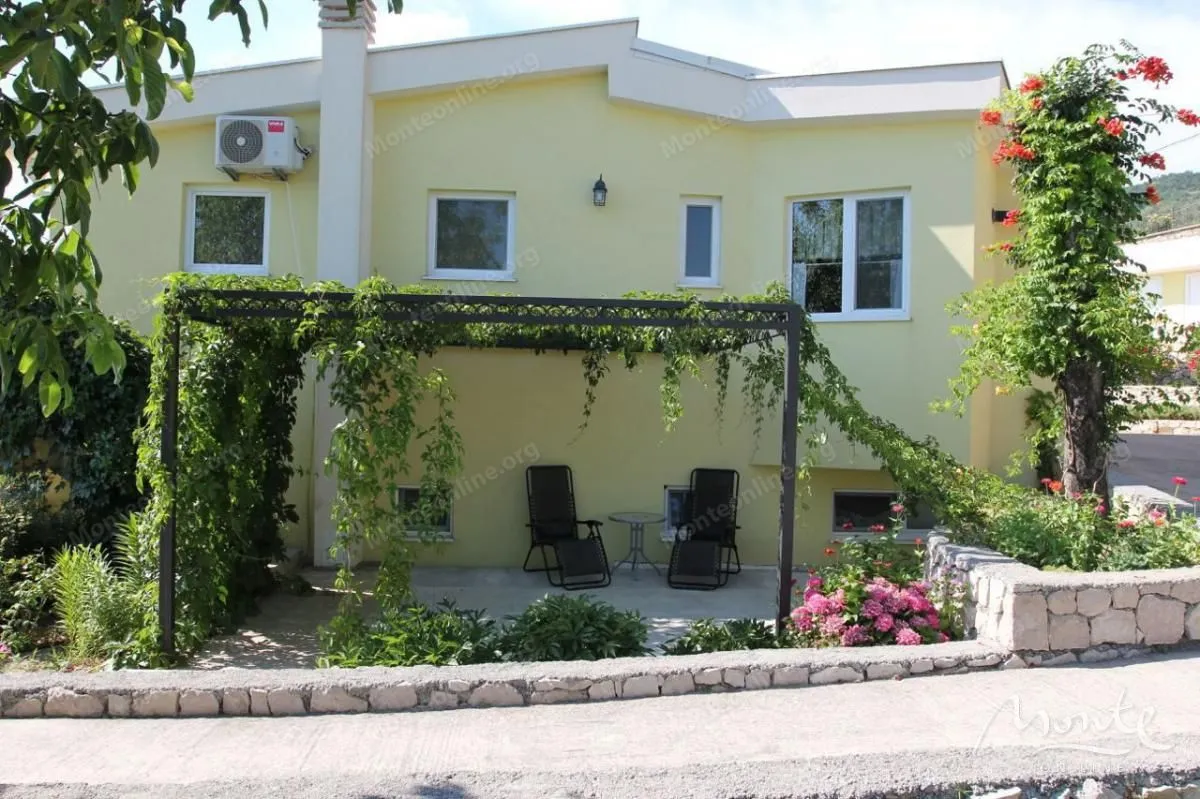 Prodaja, kuća, 380m², Dobre Vode, Bar