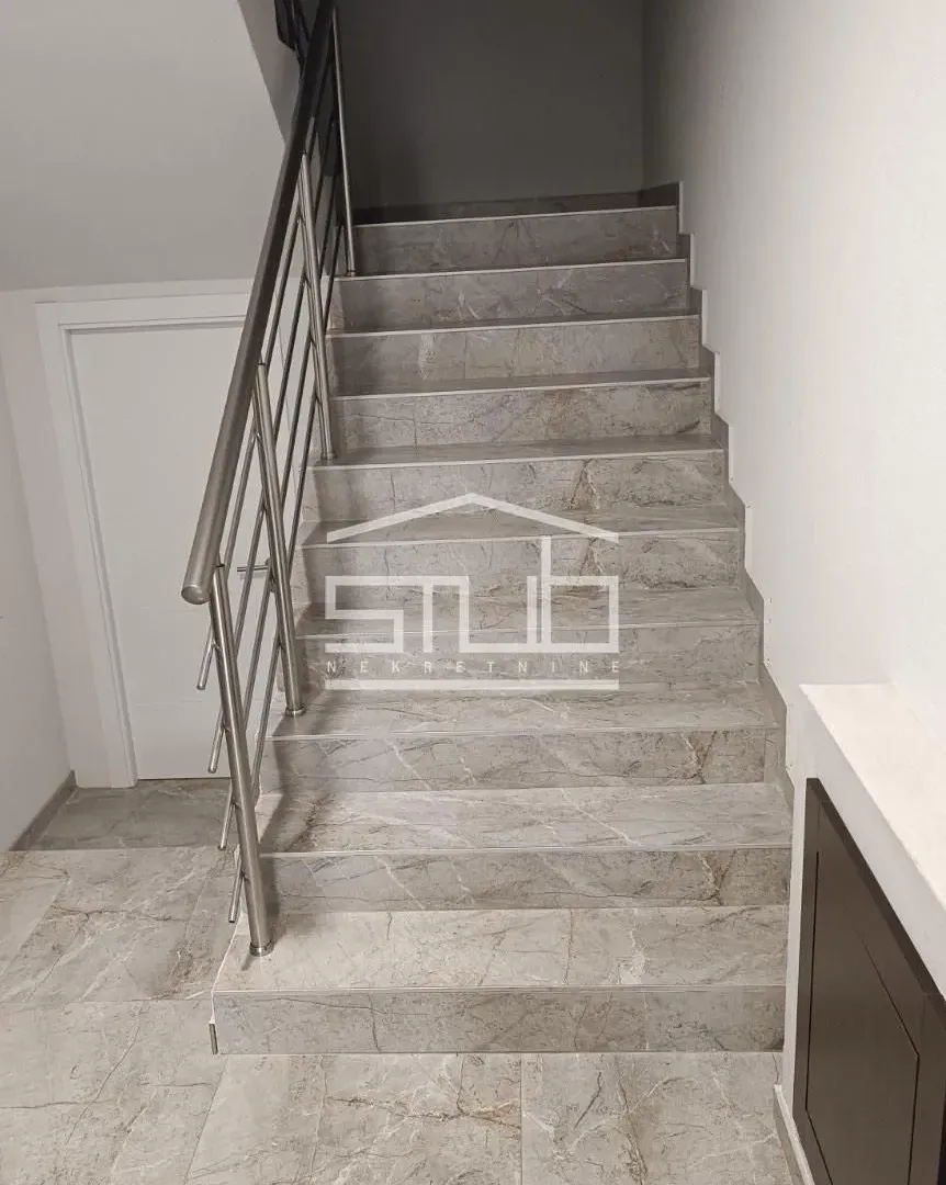 Prodaja, trosoban stan, 76m², Centar, Pančevo