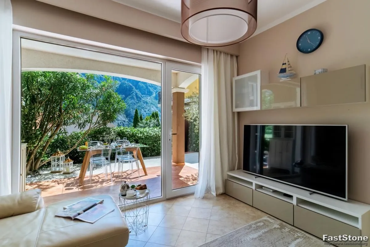 Prodaja, dvosoban stan, 63m², Orahovac, Kotor